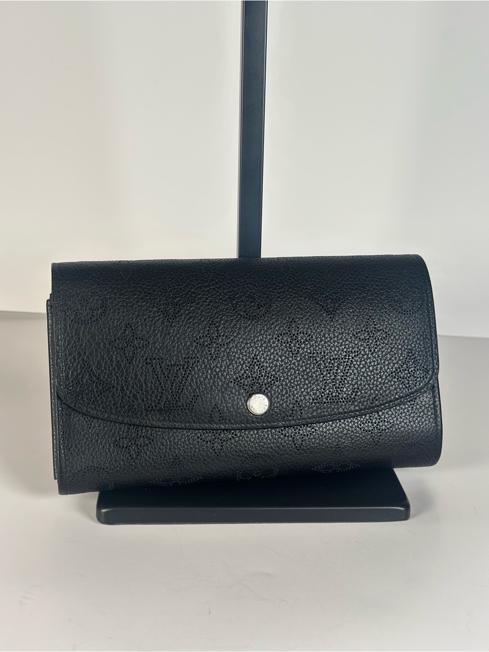 Authentic Louis Vuitton Black Mahina Leather Iris Wallet